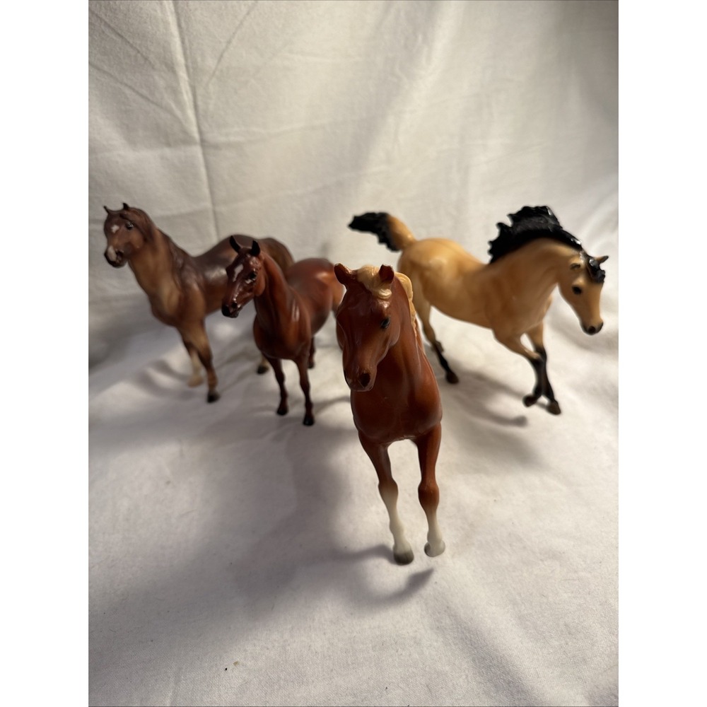 Breyer Horses Lot Of 4 Running Man O War Chestnut Palomino Vintage 6-7" Collect